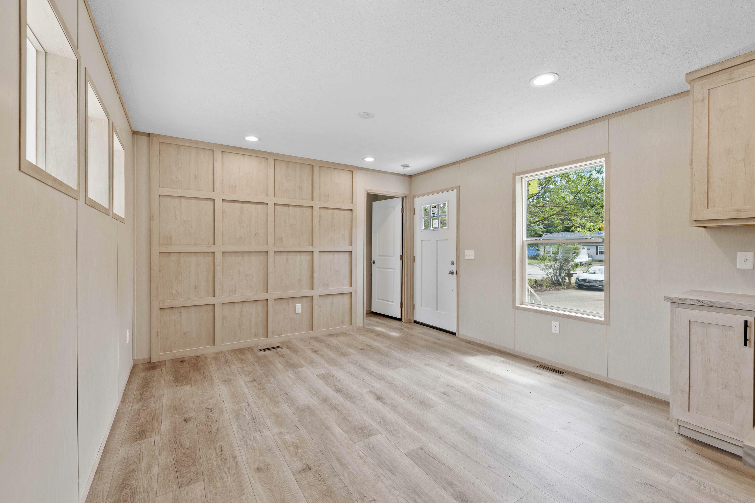 Property Photo:  440 High Street  ME 04073 