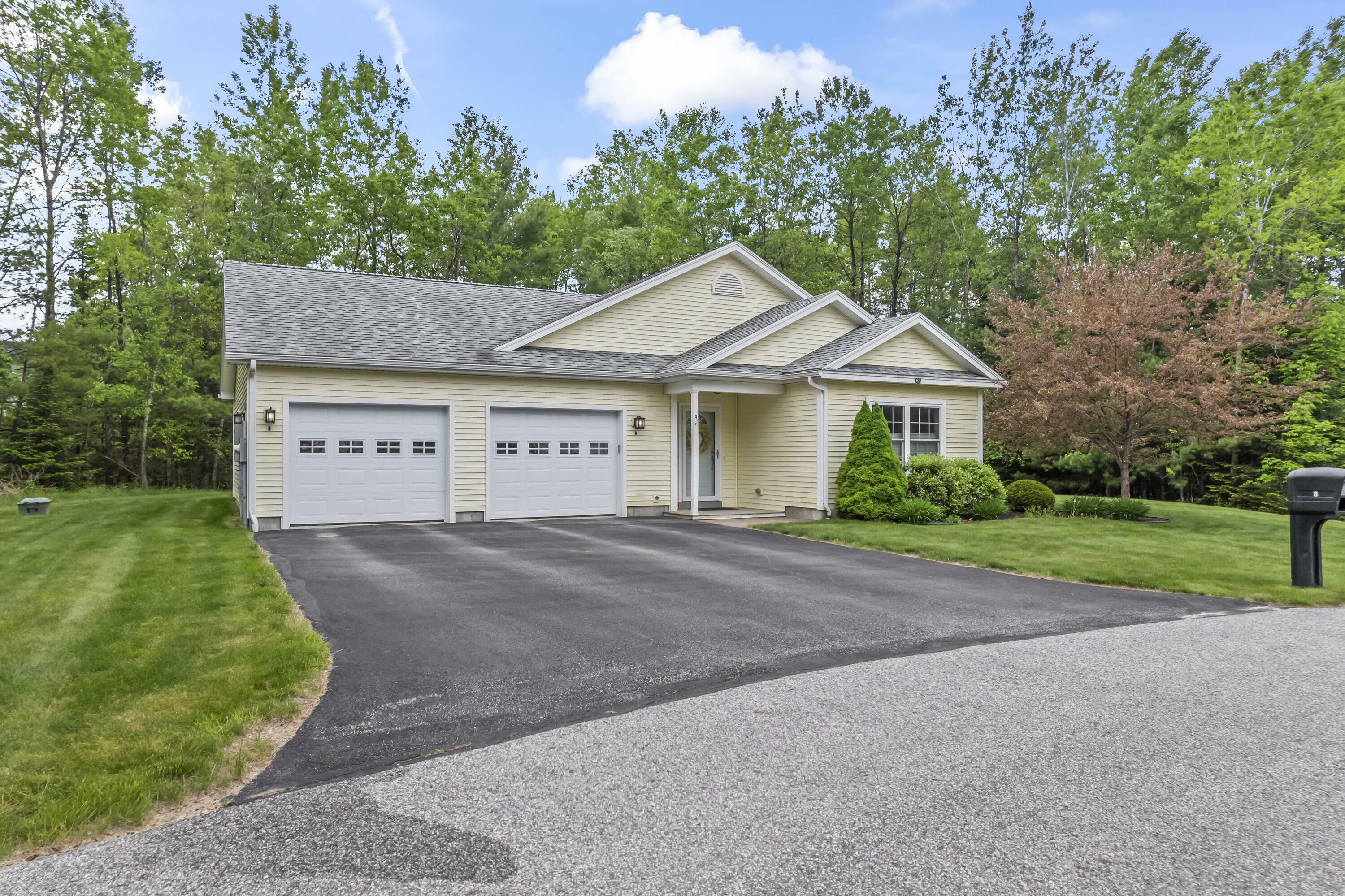 Property Photo: 8 Macintosh Lane ME 04240
