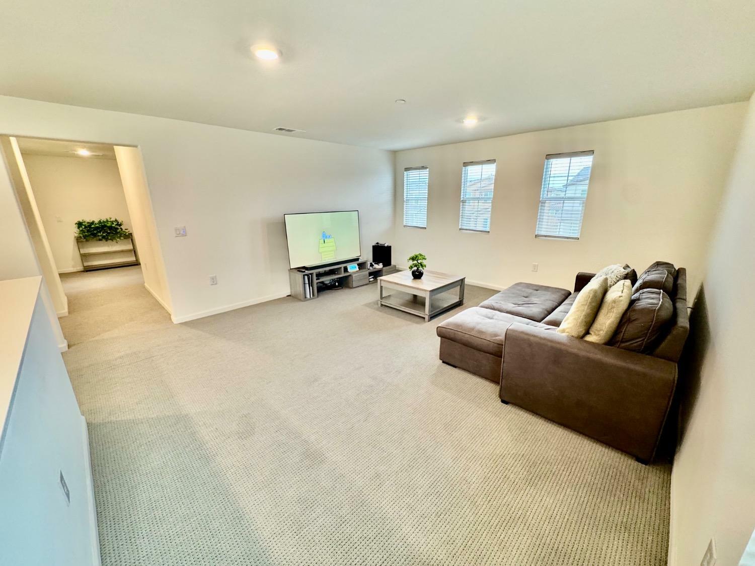 Property Photo: 588 Spalding Way CA 95330
