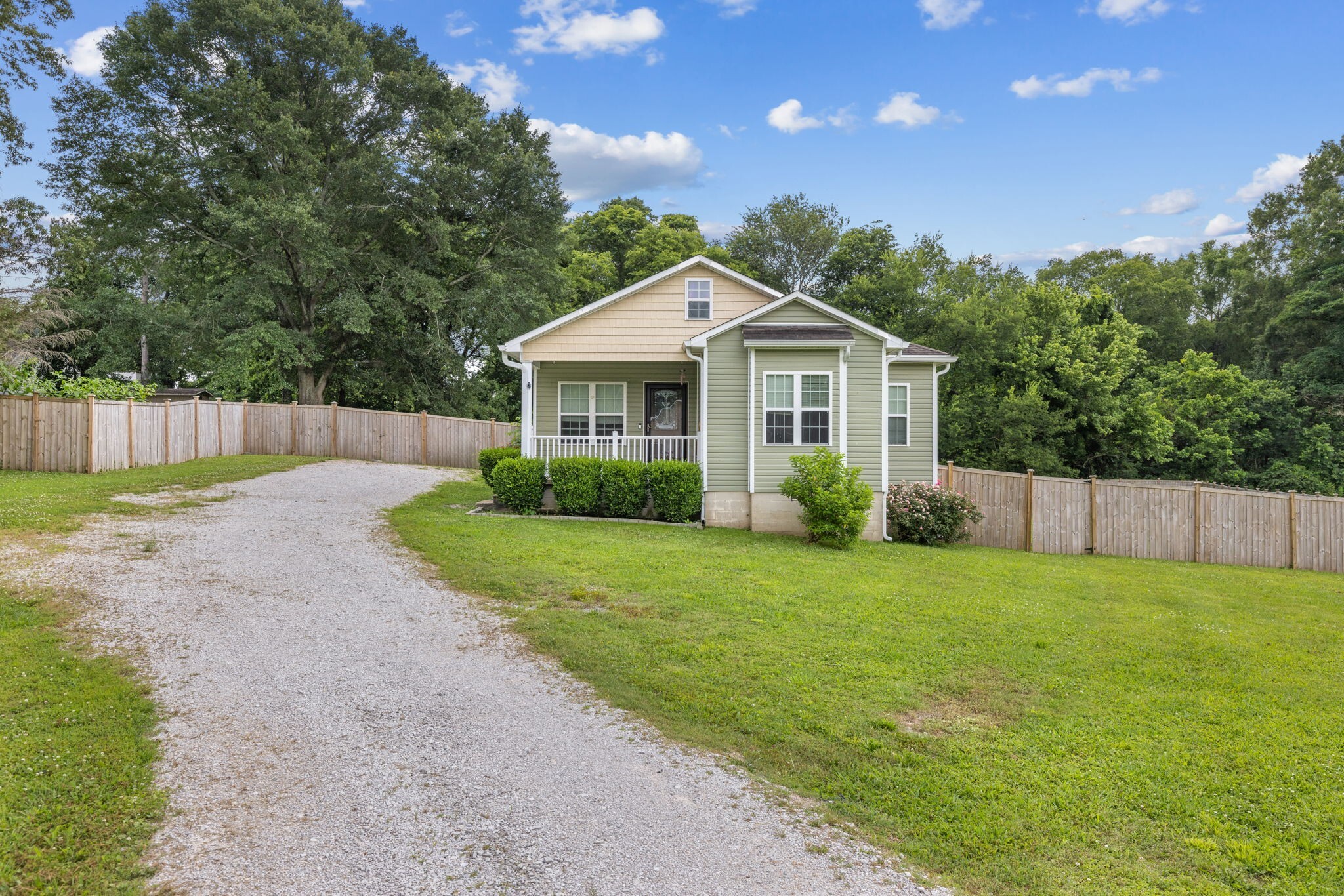 Property Photo:  107 Wallace Cir  AL 35645 