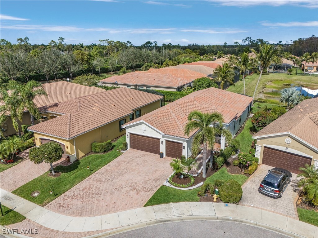 Property Photo: 3813 Columbia Court FL 34119