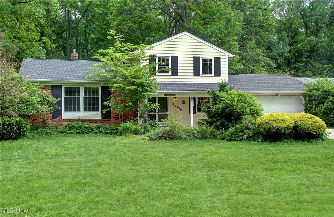 29590 Broxbourne Road  North Olmsted OH 44070 photo