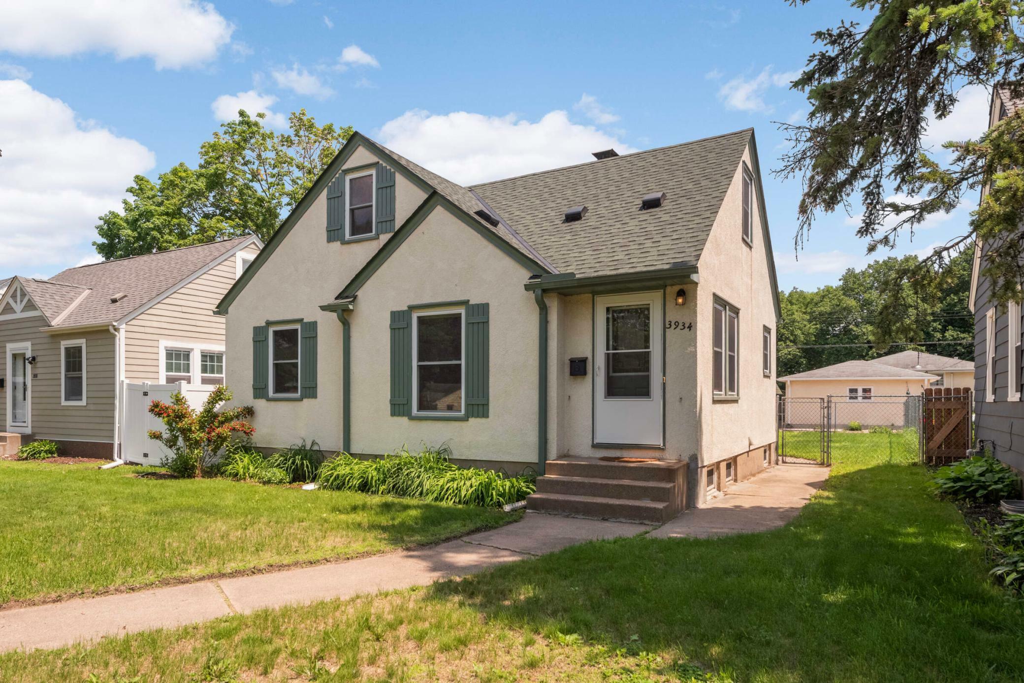 Property Photo:  3934 Scott Avenue N  MN 55422 