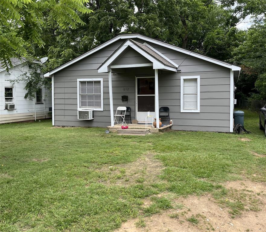 Property Photo: 1212 W Cherry Street TX 75460