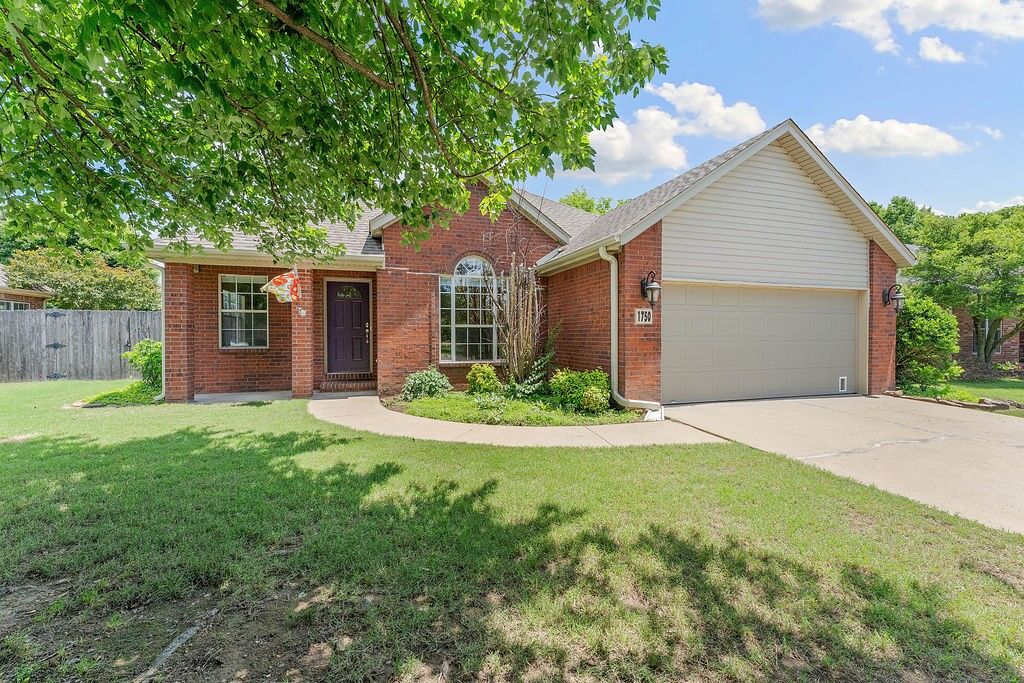 Property Photo:  1750 Lancaster Drive  AR 72762 