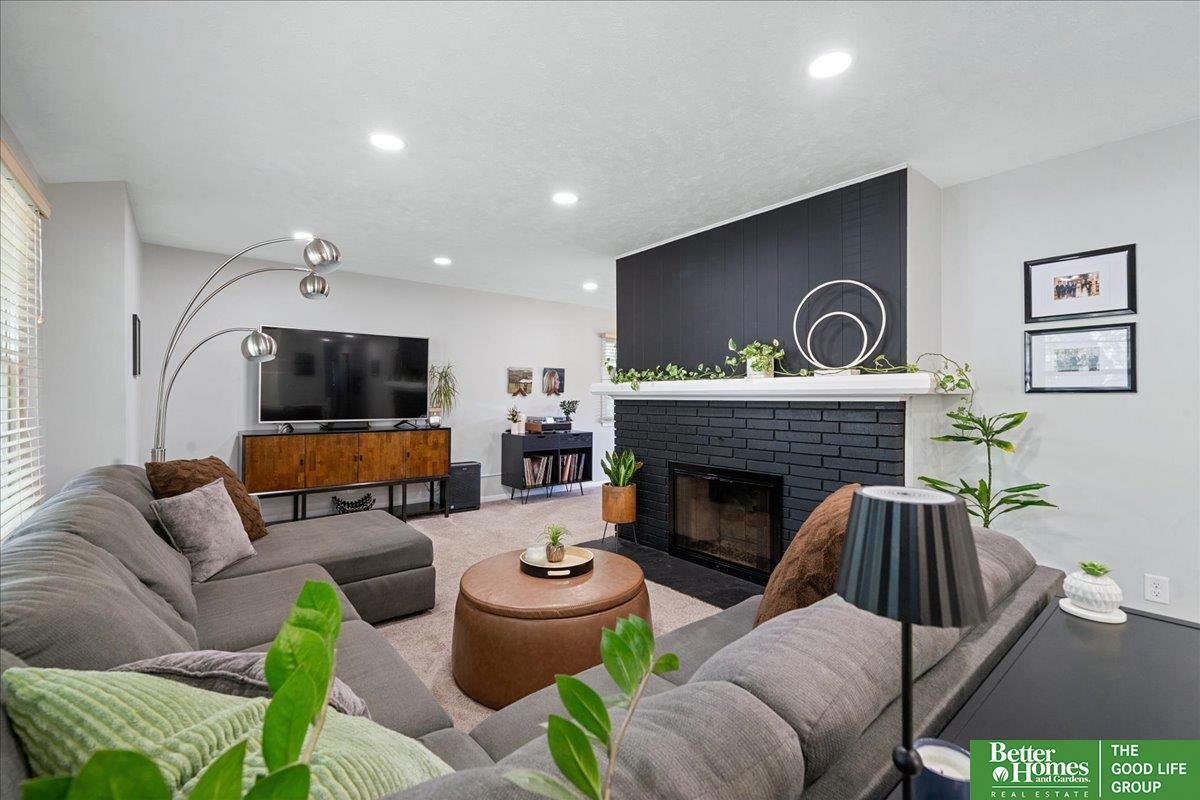 Property Photo: 2918 S 112th Street NE 68144