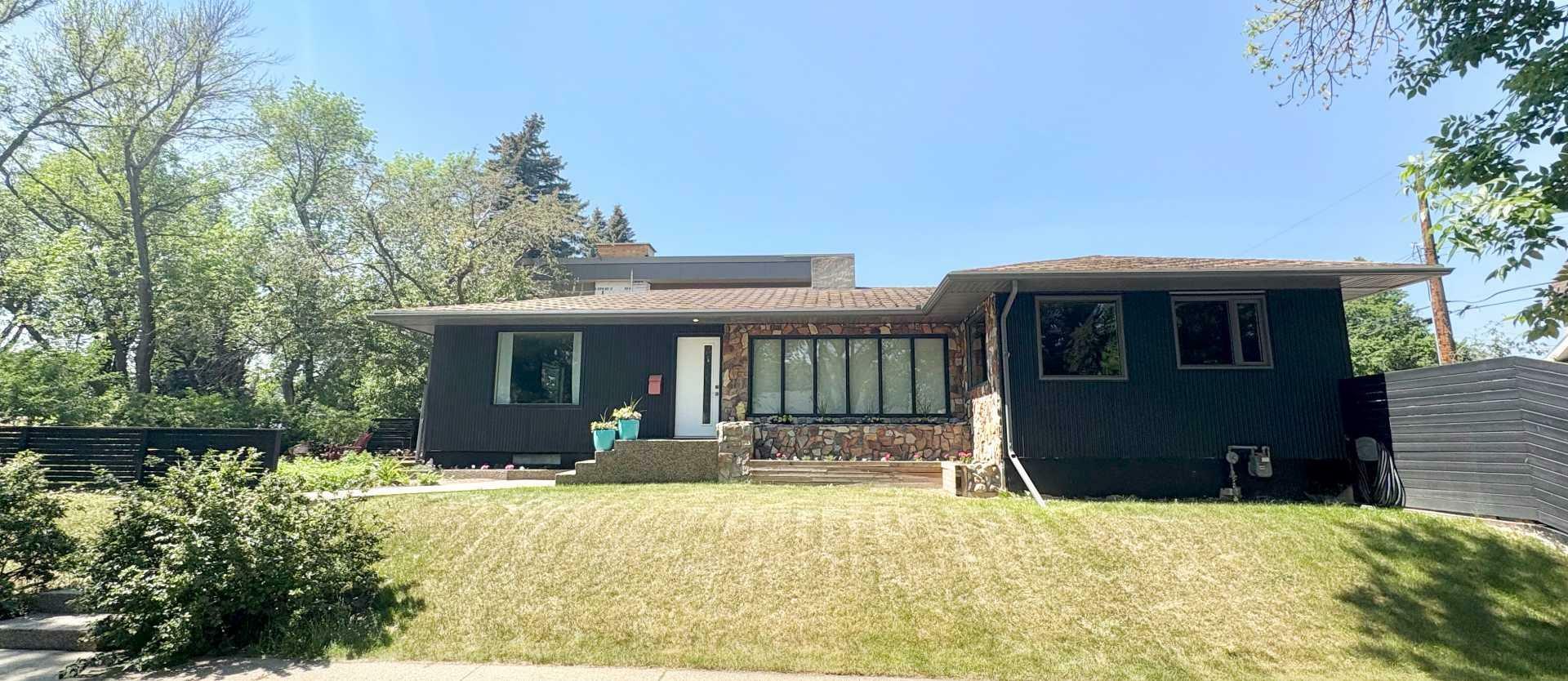 Property Photo: 1024 16 Street S AB T1K 1X1