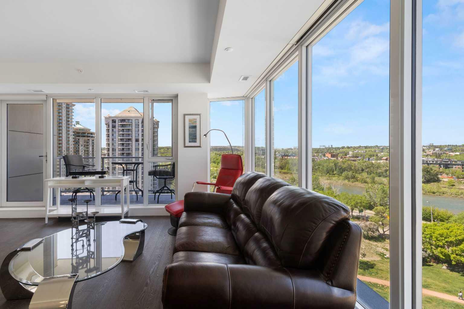 Property Photo: 1025 5 Avenue SW 1003 AB T2P 1N4