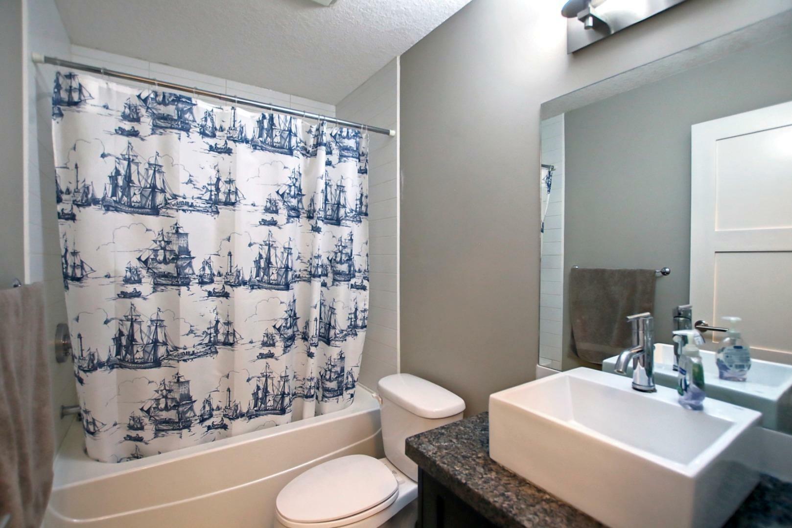 Property Photo: 518 33 Street NW 205 AB T2N 2W4