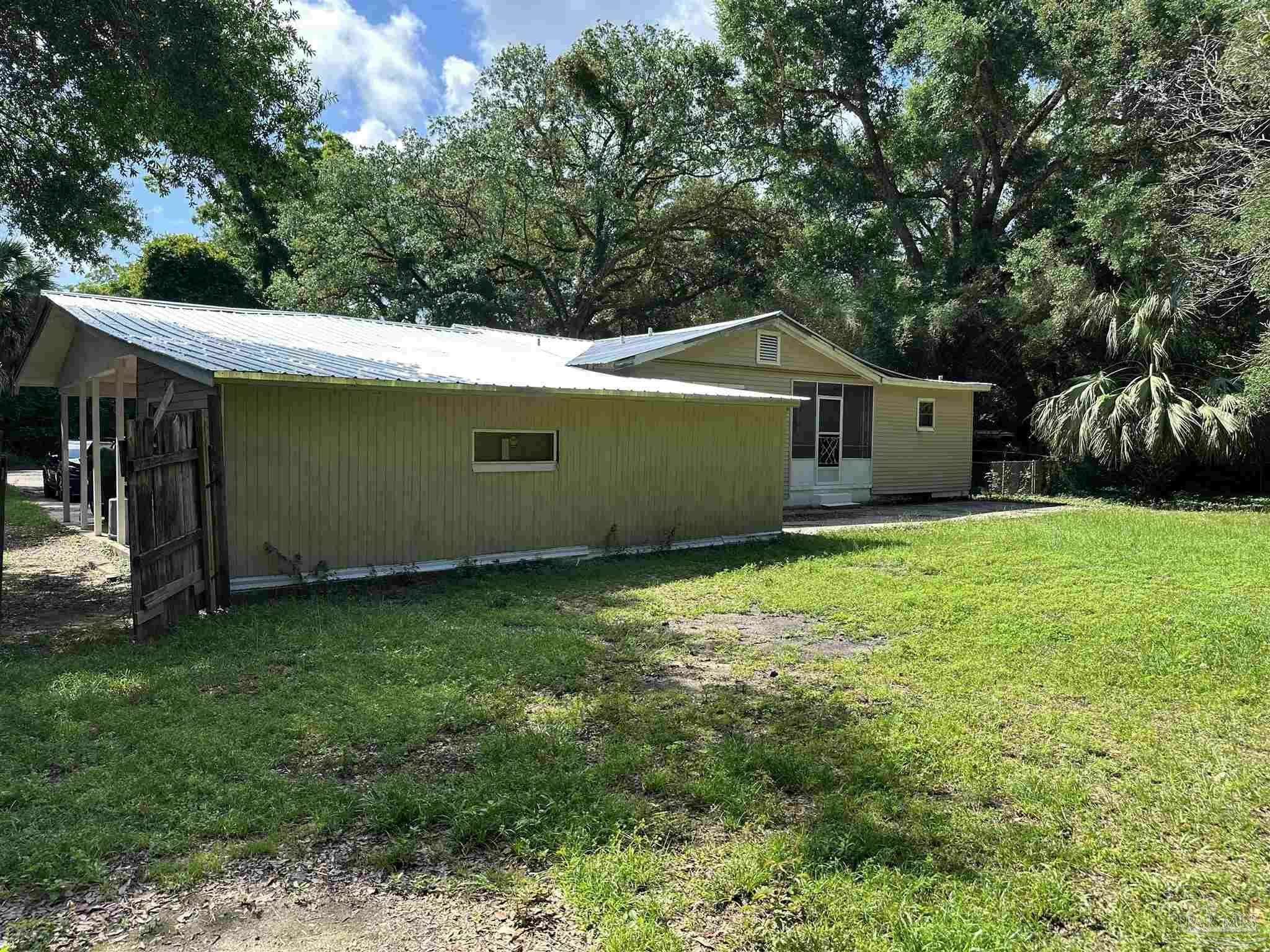 Property Photo: 619 Citrus St FL 32505