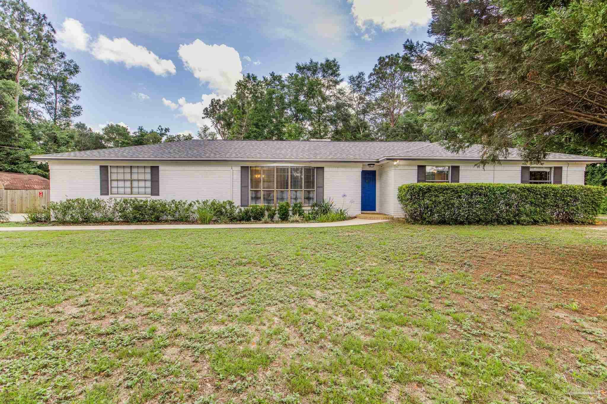Property Photo: 5945 Pamela Dr FL 32570