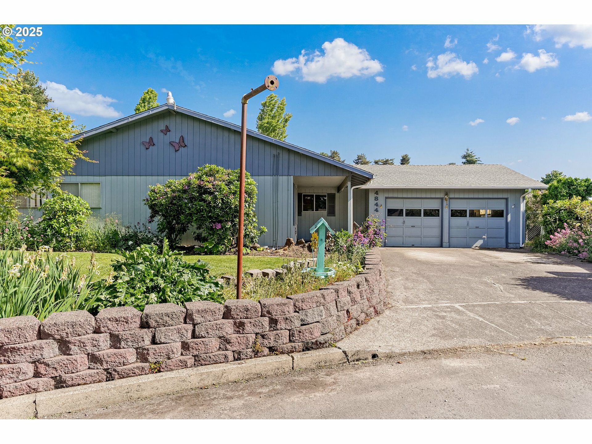 Property Photo: 4844 Driftwood Ct OR 97305