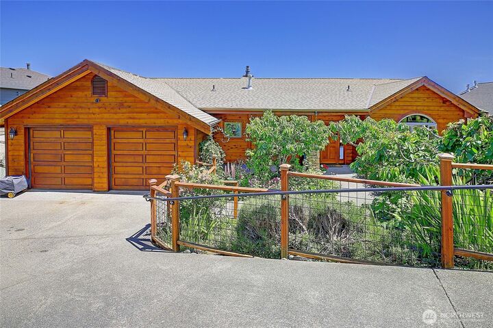 Property Photo:  1051  Lightning Way  WA 98282 