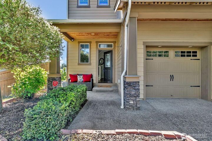 Property Photo:  6715  Quincy Avenue SE  WA 98092 