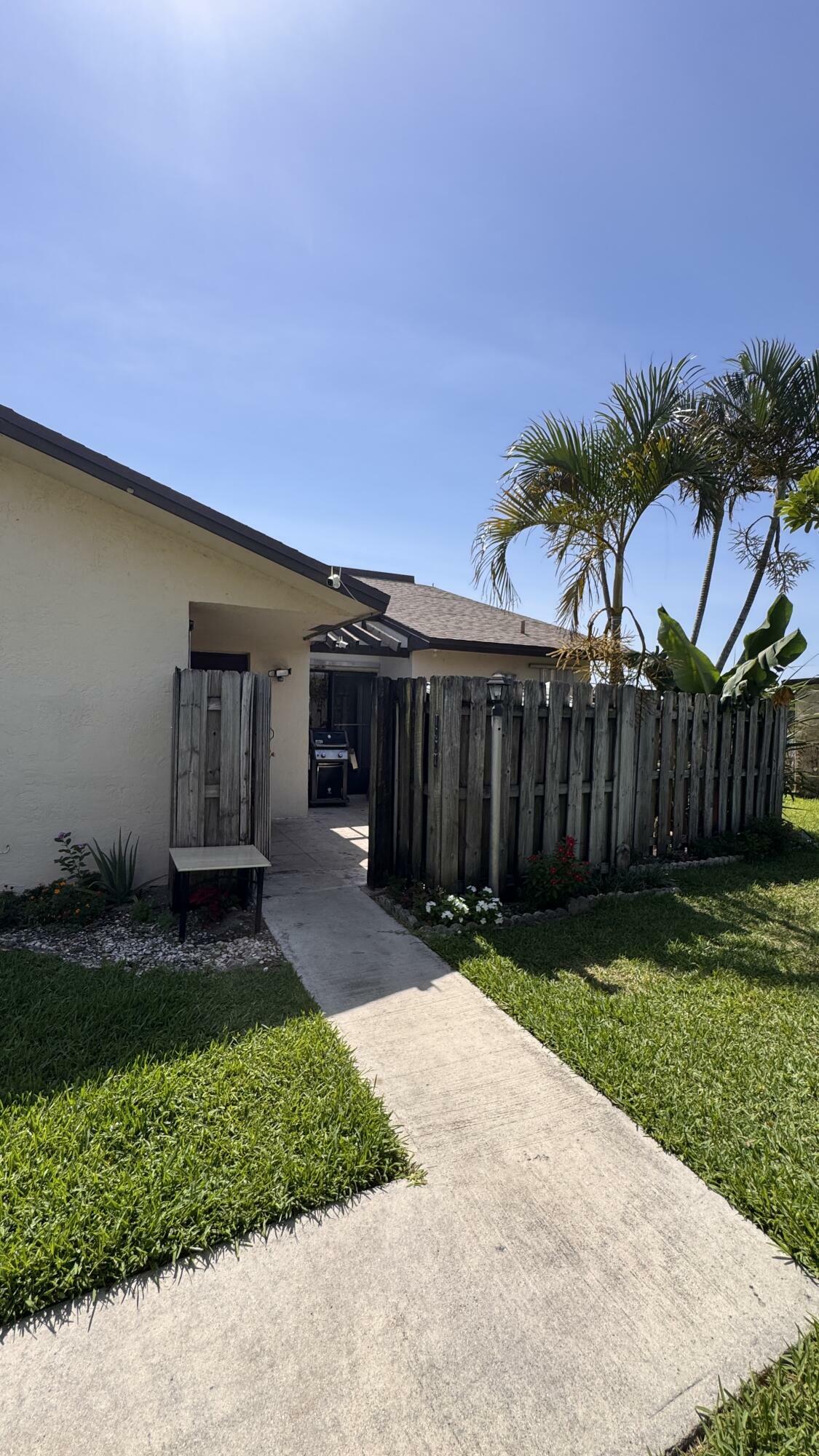 Property Photo: 1301 Waterview Circle FL 33461