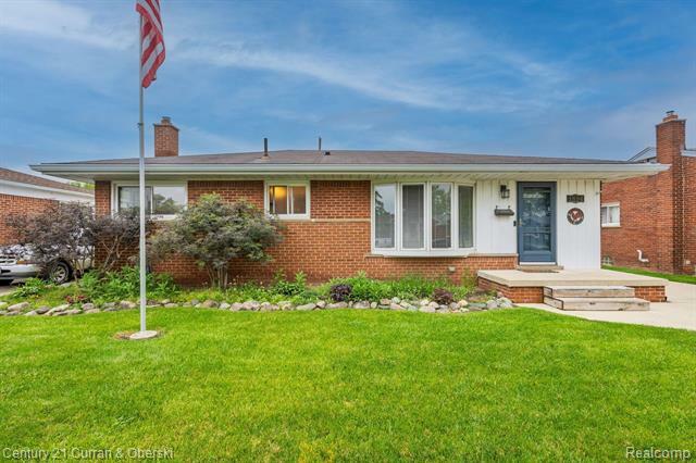 Property Photo:  1894 Pinetree Drive  MI 48183 