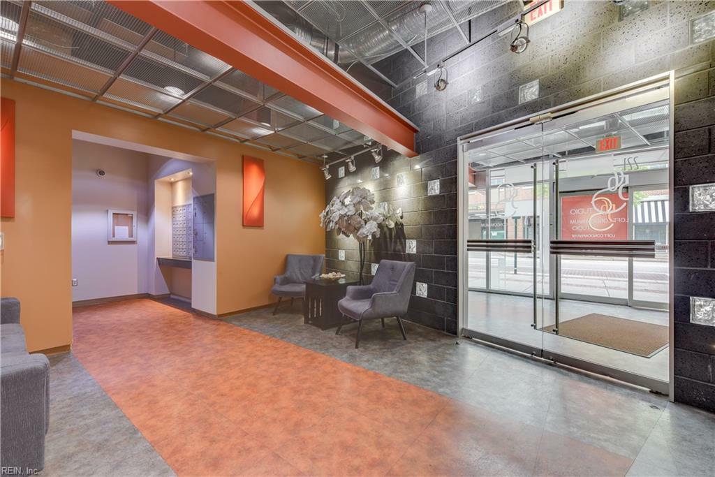 Property Photo:  221 Market St 201  VA 23462 