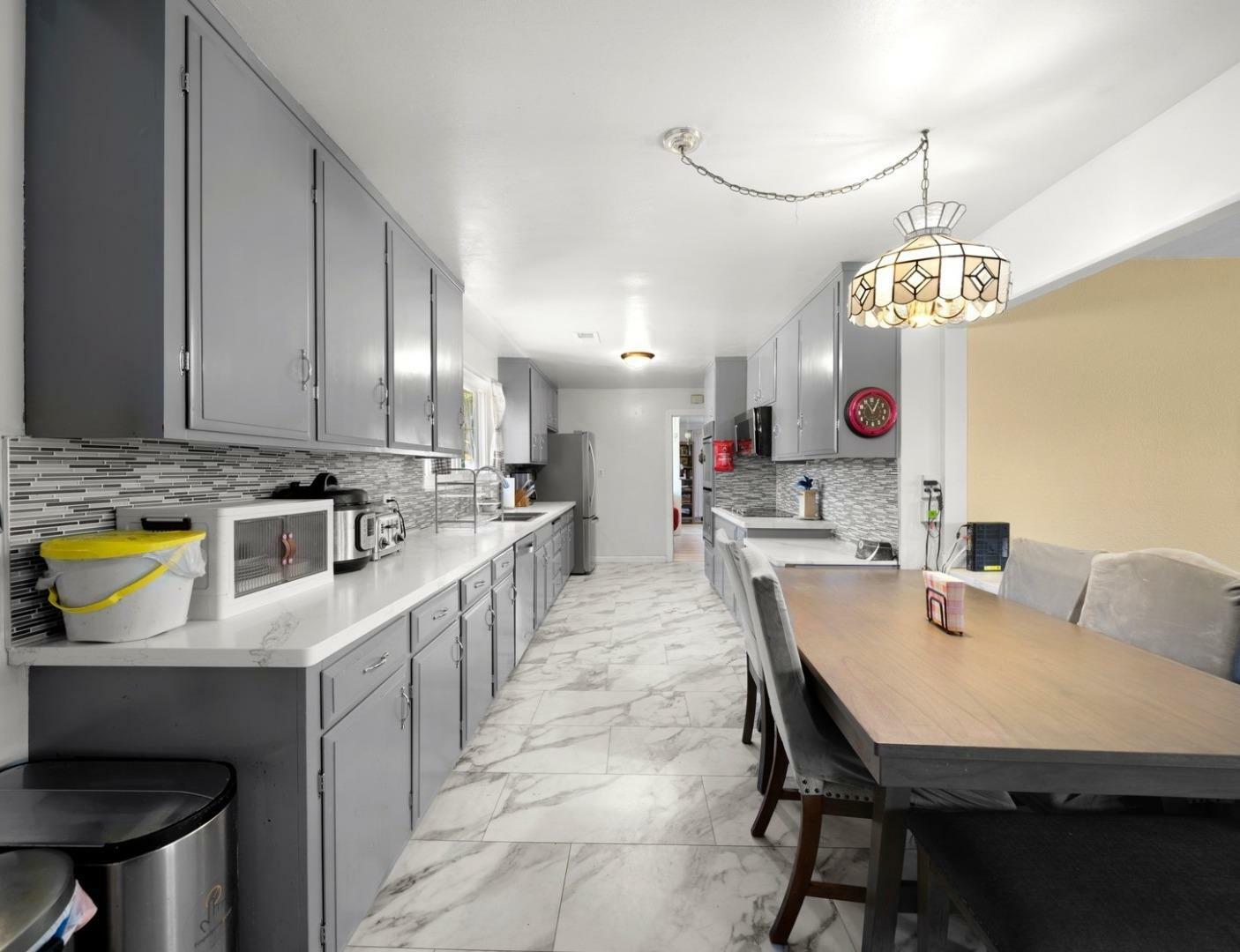 Property Photo:  310 Jackson Street  CA 94085 