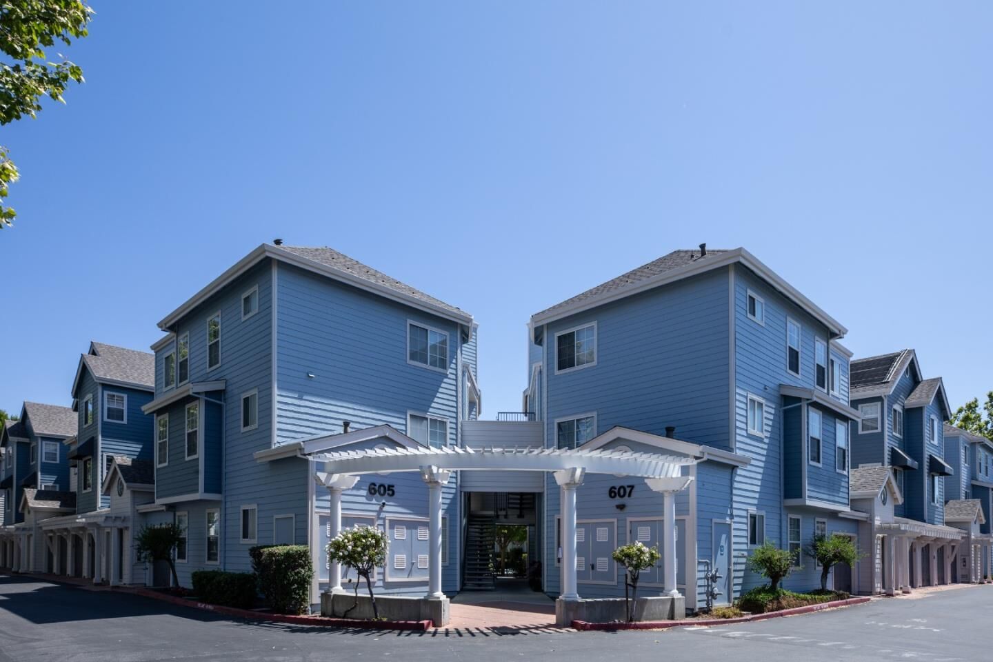 Property Photo: 607 Arcadia Terrace 102 CA 94085