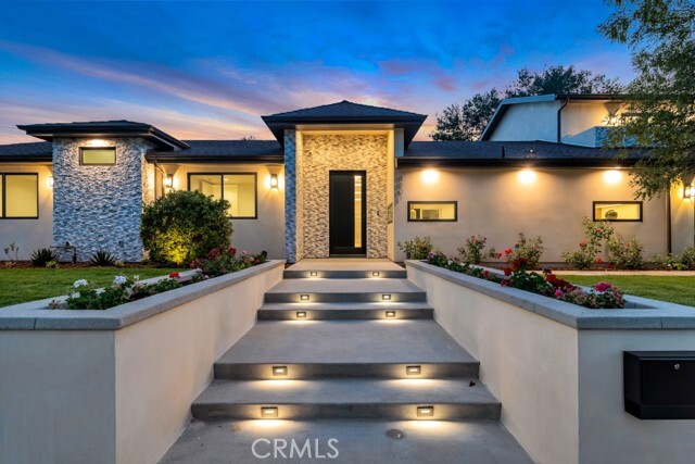 Property Photo: 4801 Abbeyville Avenue CA 91364