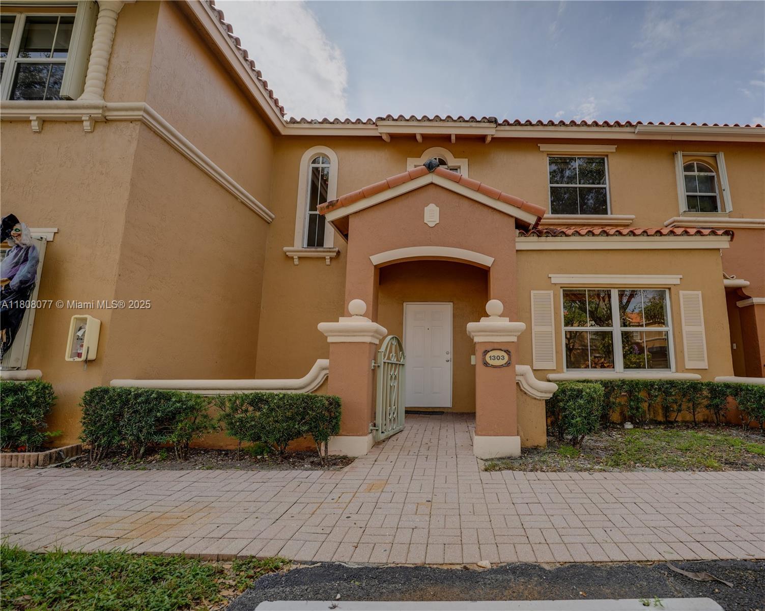 Property Photo: 8530 NW 140th St 1303 FL 33016