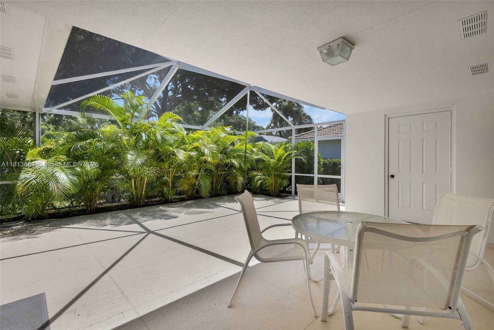 Property Photo: 2904 Pin Oak Ct 2904 FL 33410