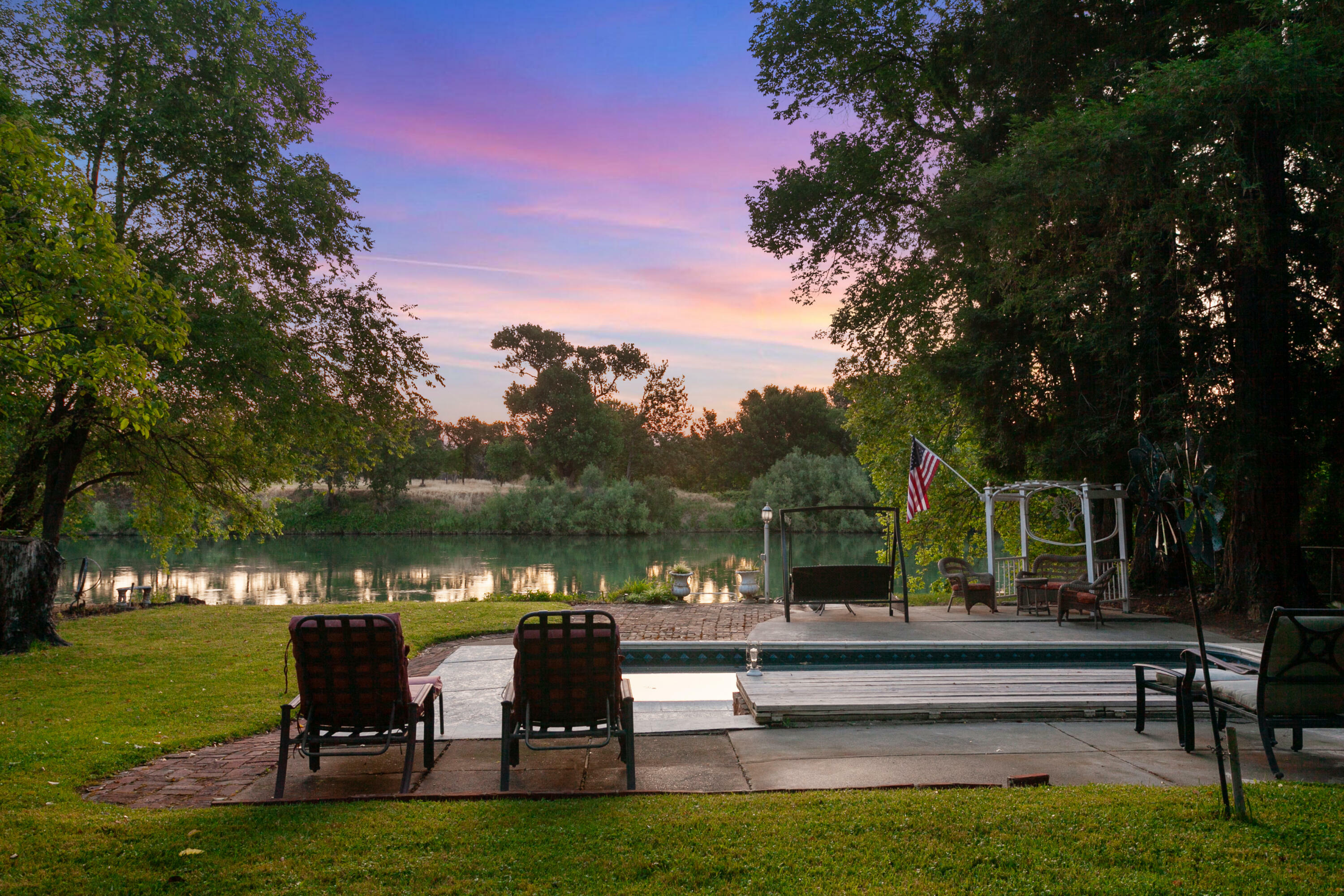 Property Photo: 410 Brearcliffe Drive CA 96080