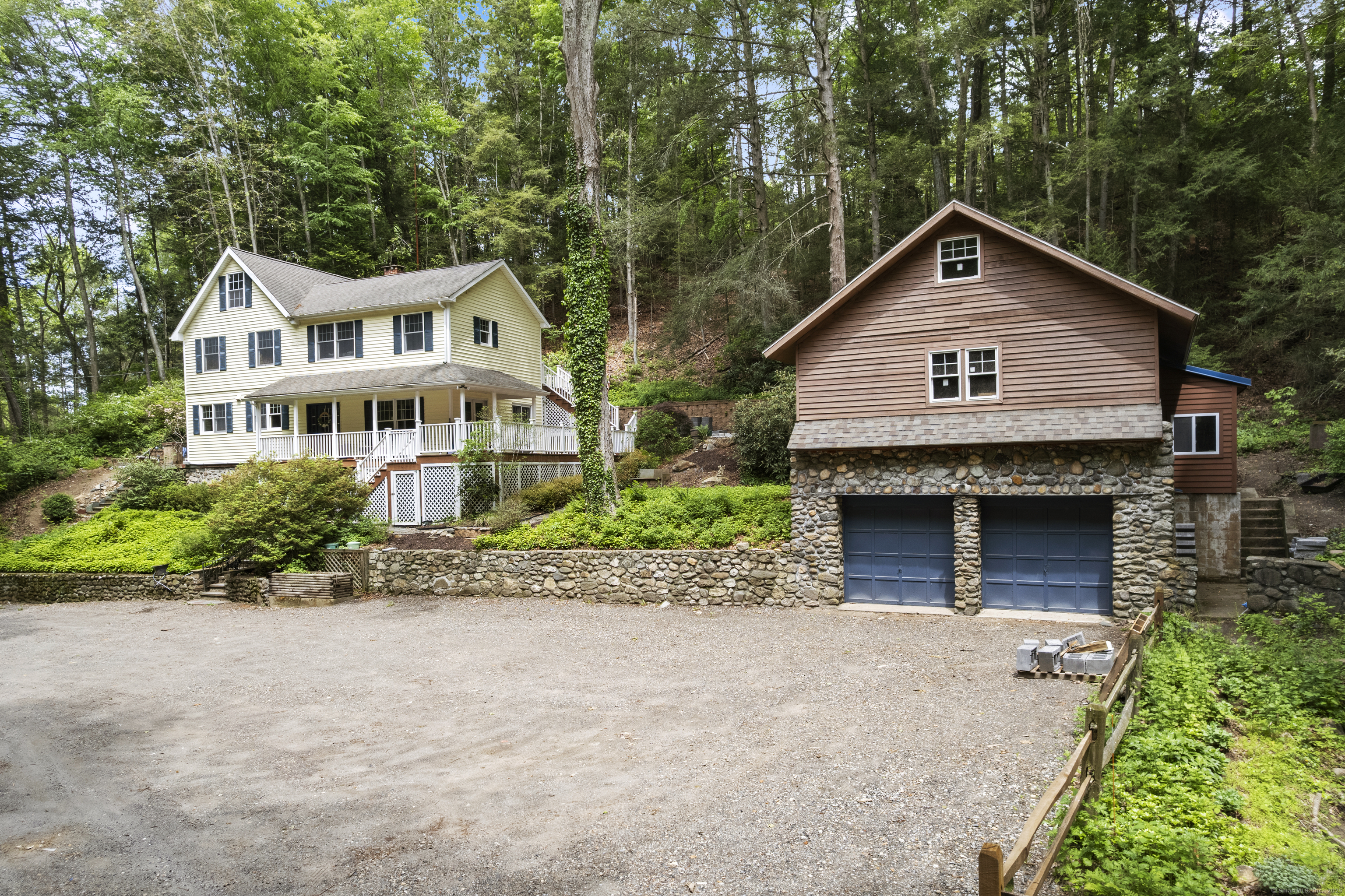 Property Photo: 18 Brookside Trail CT 06468