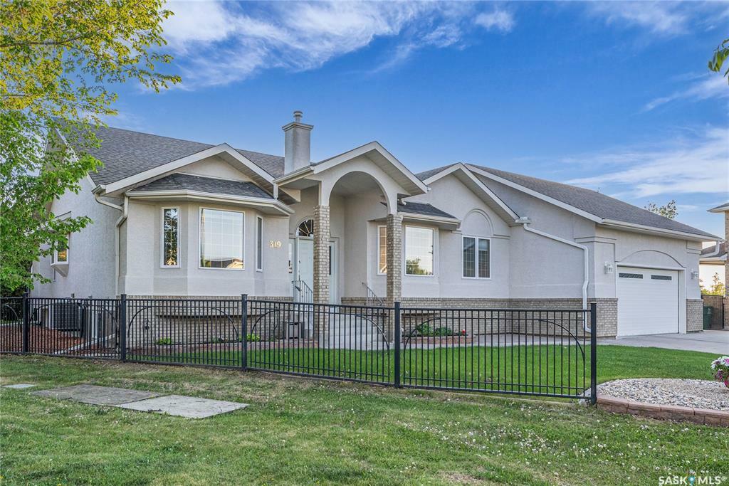 Property Photo:  319 Brookmore Crescent  SK S7V 1C1 