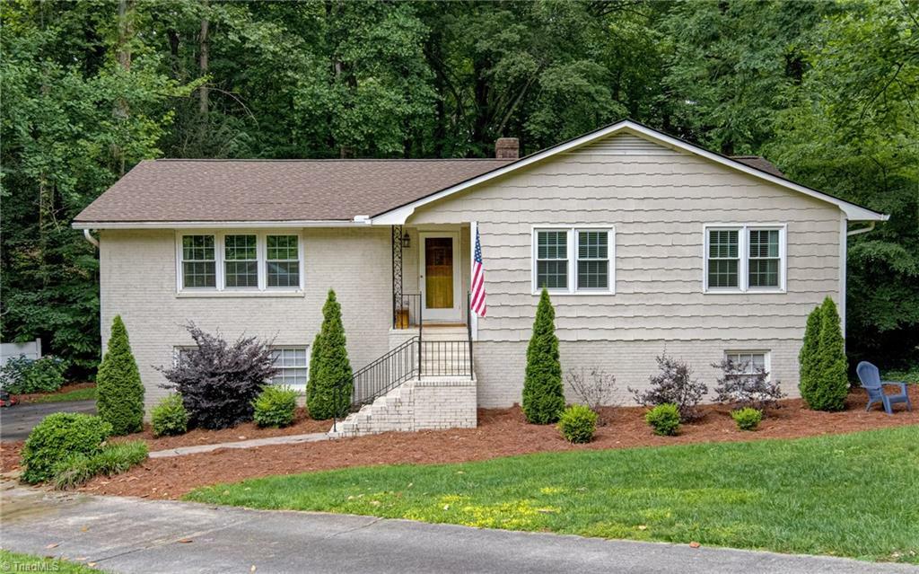Property Photo:  615 Valleybrook Lane  NC 27104 