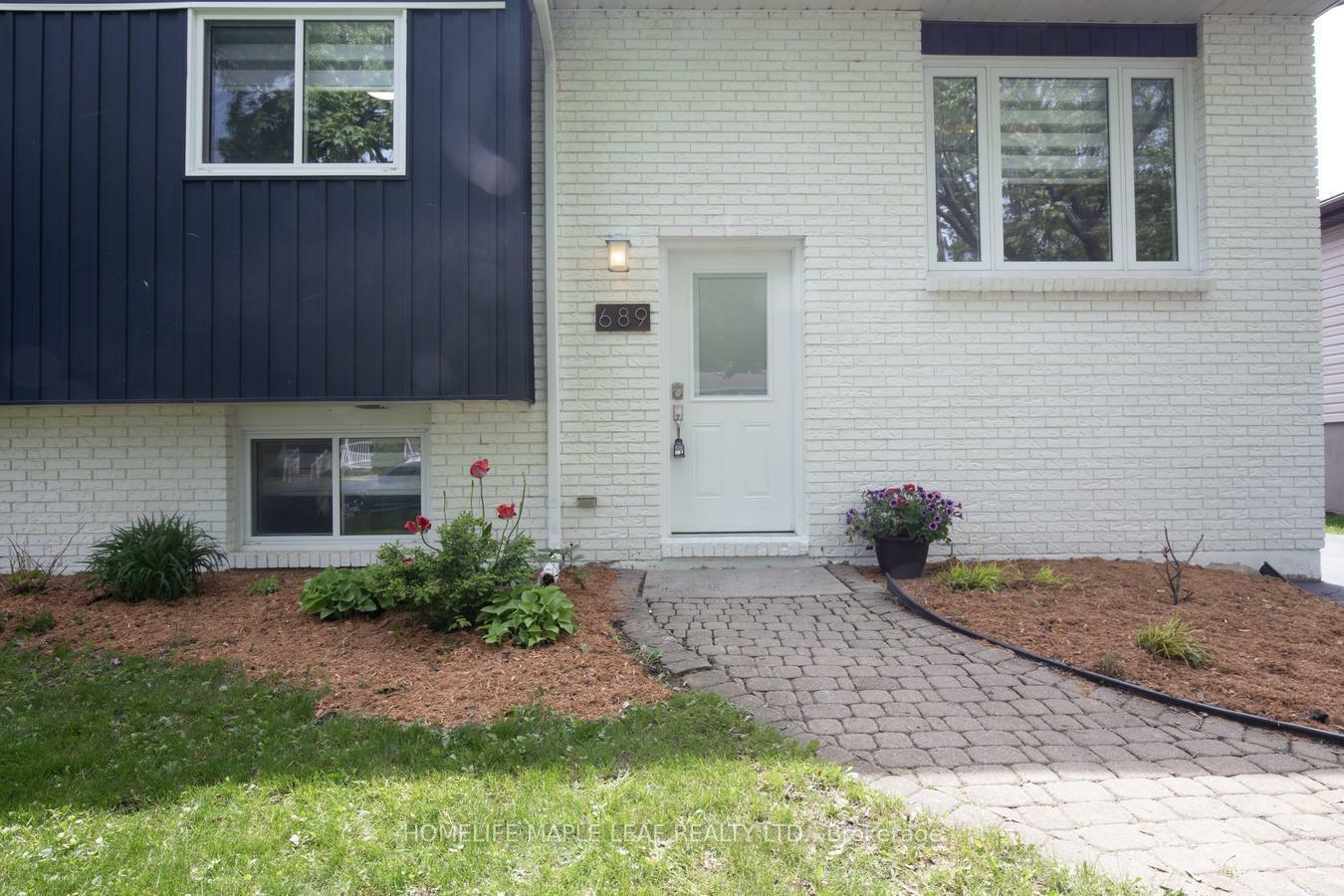 Property Photo: 689 Macyoung Drive W ON N2Z 1T1