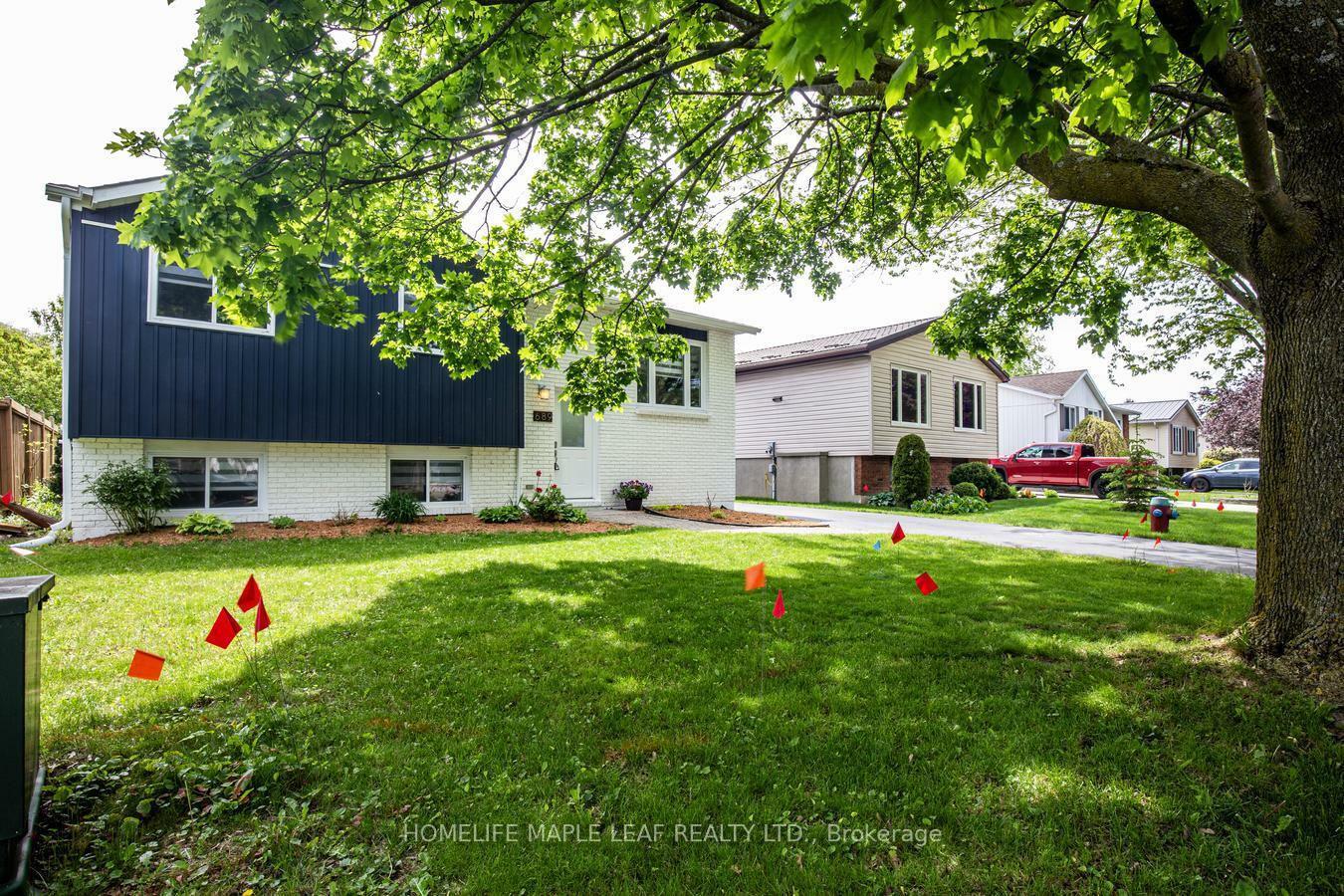 Property Photo: 689 Macyoung Drive W ON N2Z 1T1