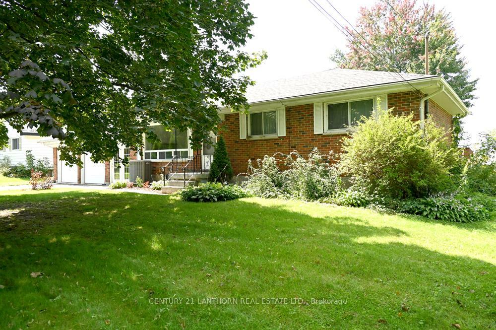 Photo de la propriété:  151 Avonlough Road W  ON K8N 4Z2 