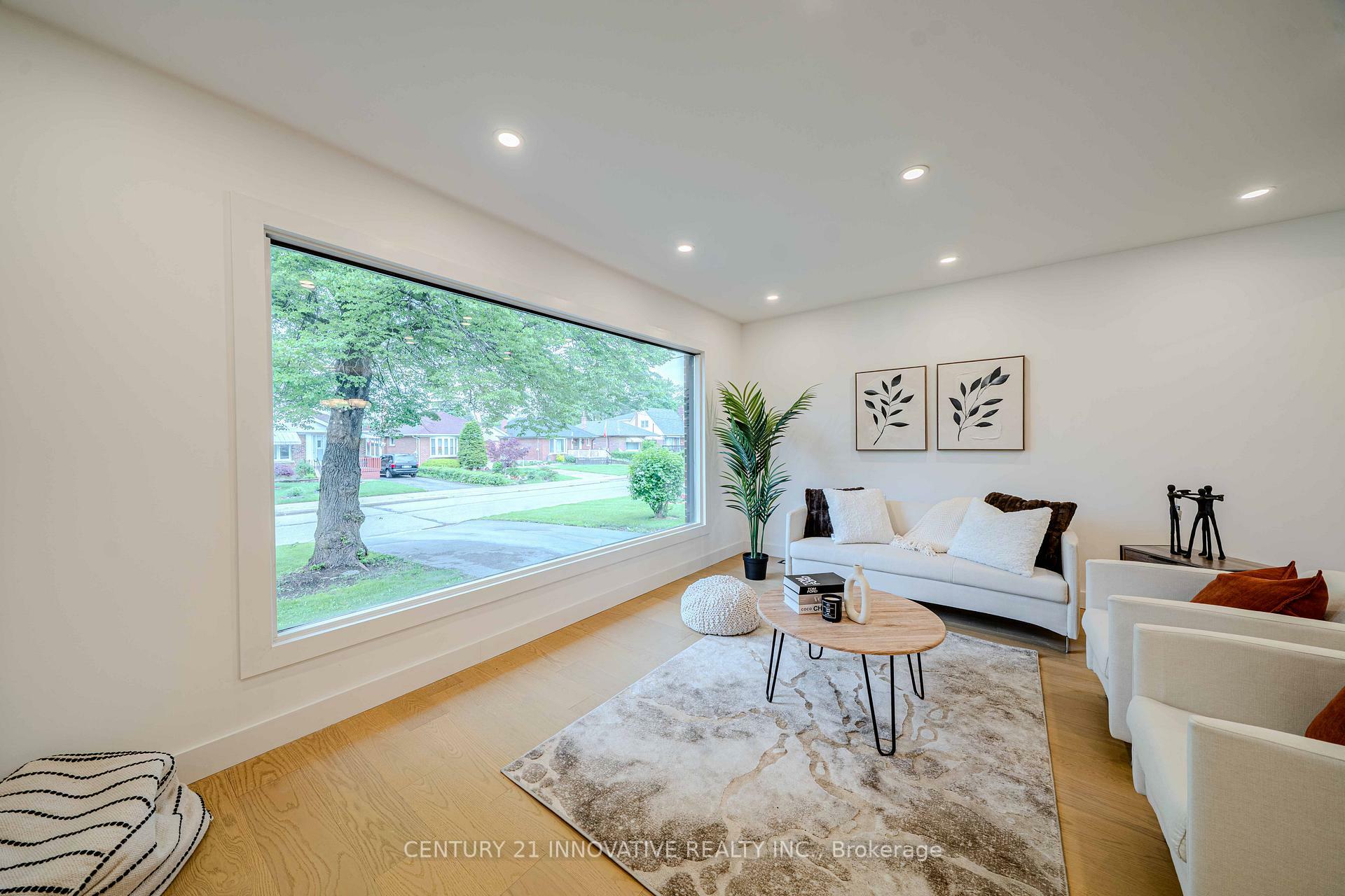 Photo de la propriété:  94 Lynvalley Crescent  ON M1R 2V4 