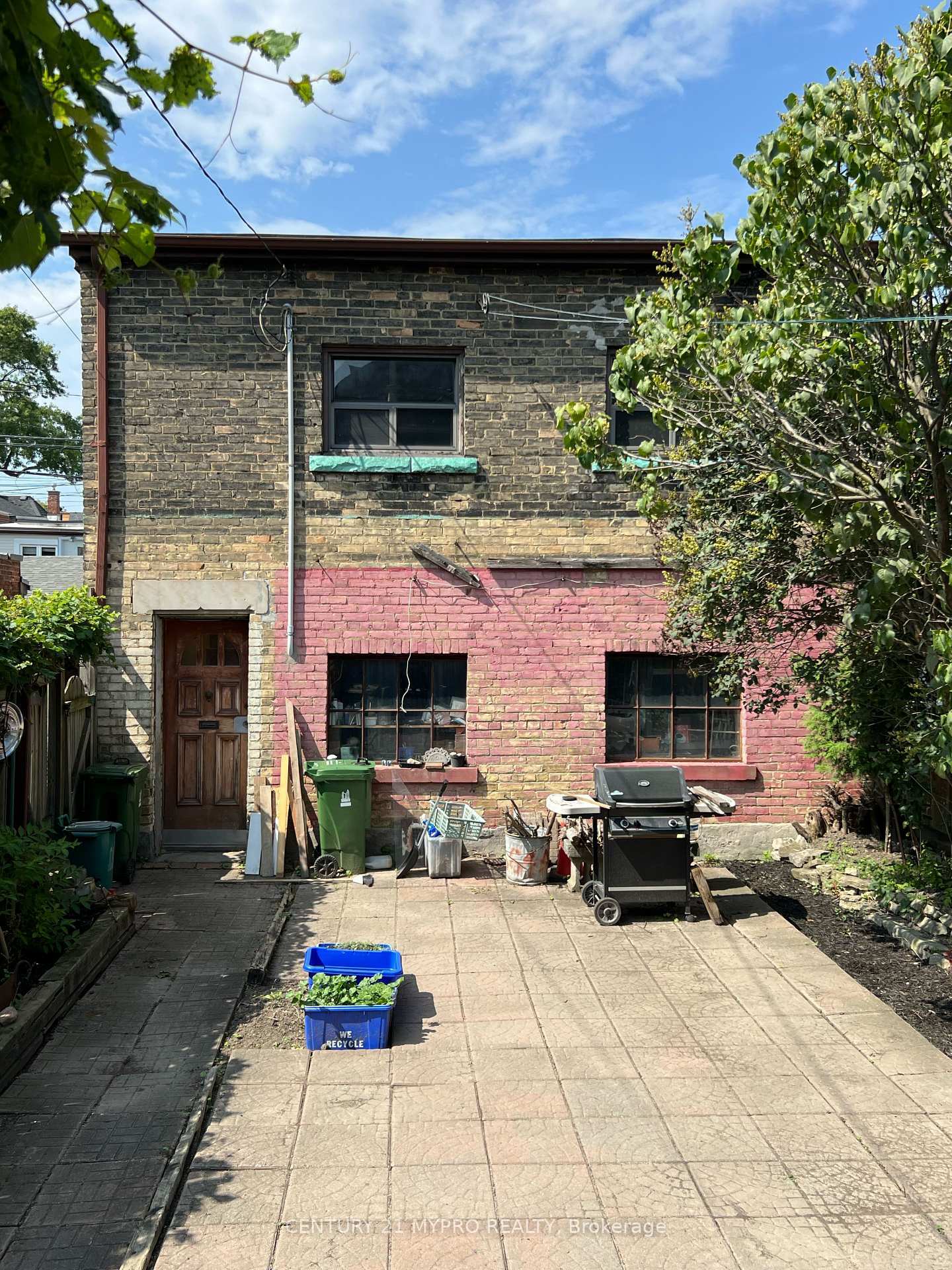 Photo de la propriété: 664 Shaw Street ON M6G 3L7
