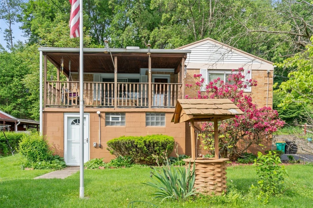 Property Photo: 100 Longvue Dr PA 15237