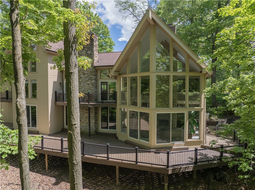 Property Photo: 504 Timber Ln PA 15025