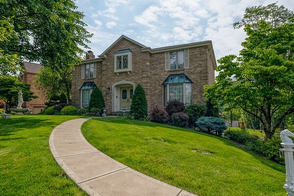 Property Photo: 401 Chelsea Dr PA 15025