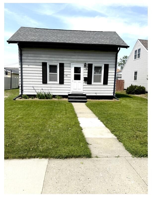 Property Photo:  1116 S Lloyd St  SD 57401 