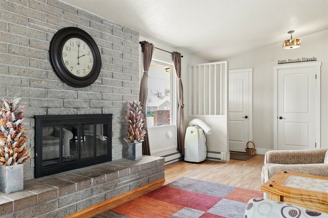 Property Photo: 307 W 8th St MT 59034