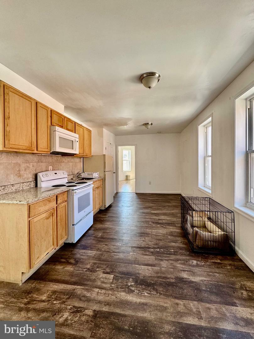 Property Photo: 240 W Glenwood Avenue 42 PA 19140