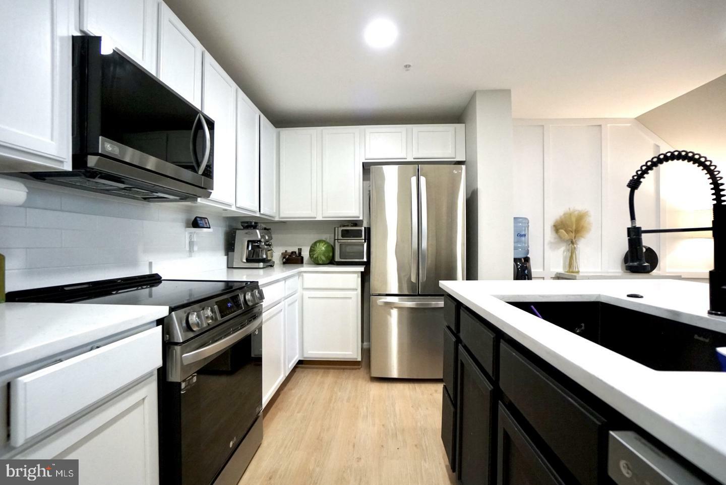 Property Photo: 5045 Anchorstone Drive 5045 VA 22192