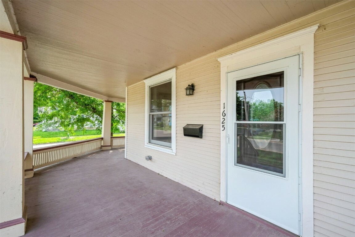 Property Photo: 1625 6th Ave IA 52403