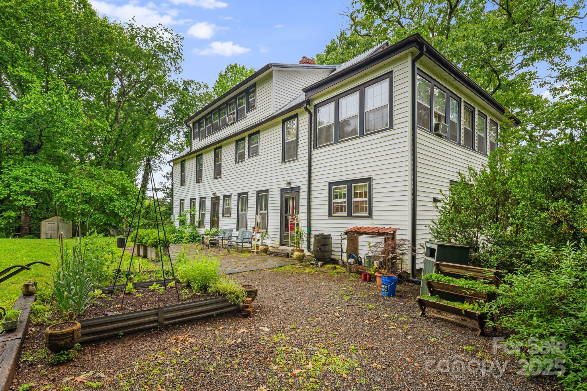 Property Photo: 1186 Old US 70 Highway NC 28711
