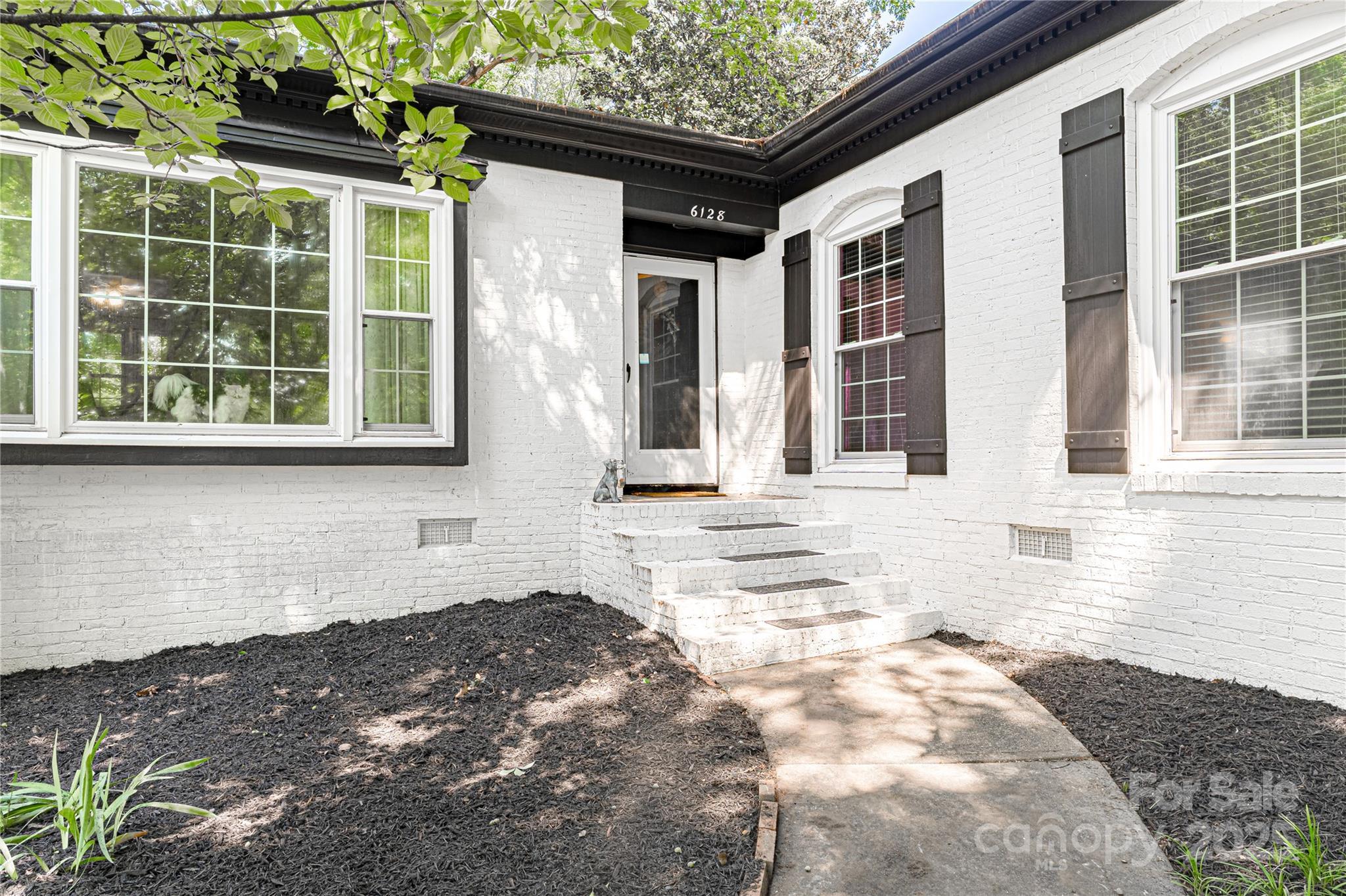 Property Photo:  6128 Coatbridge Lane  NC 28212 