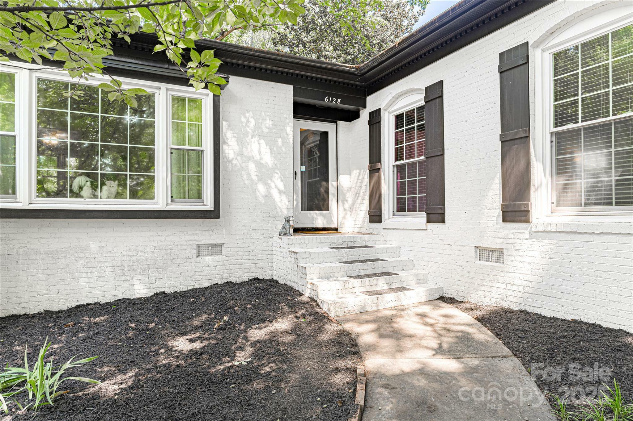 Property Photo: 6128 Coatbridge Lane NC 28212