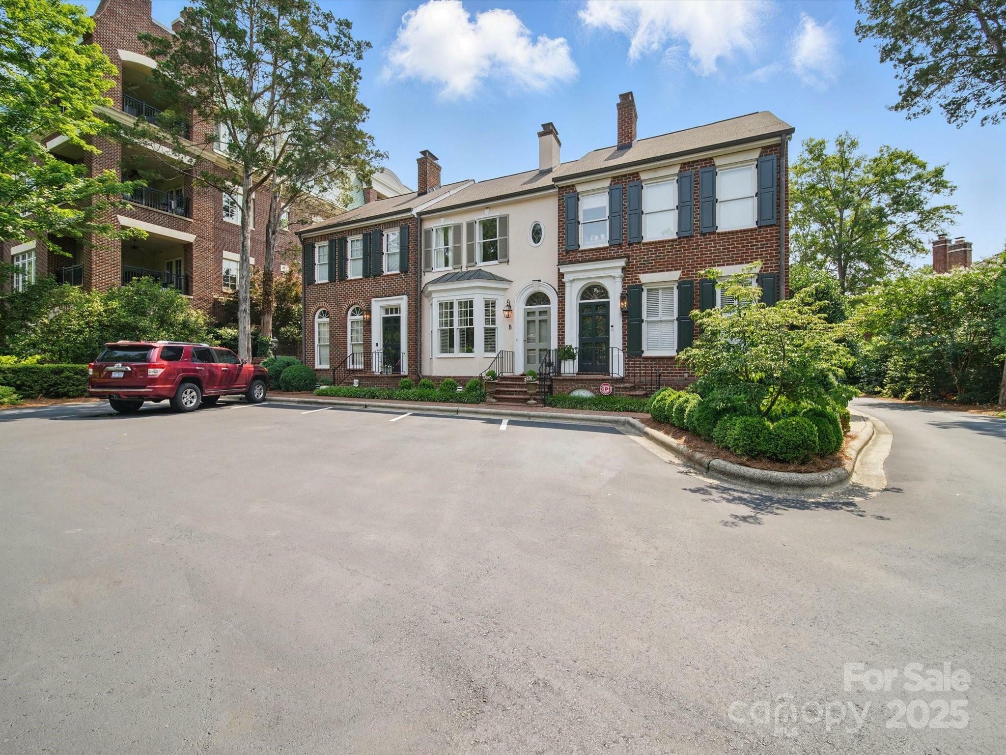 Property Photo: 2315 Selwyn Avenue F NC 28207