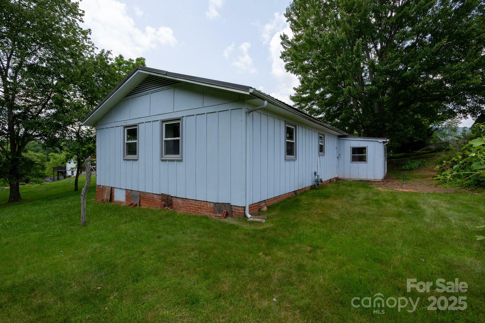 Property Photo: 14 Kirby Place NC 28806