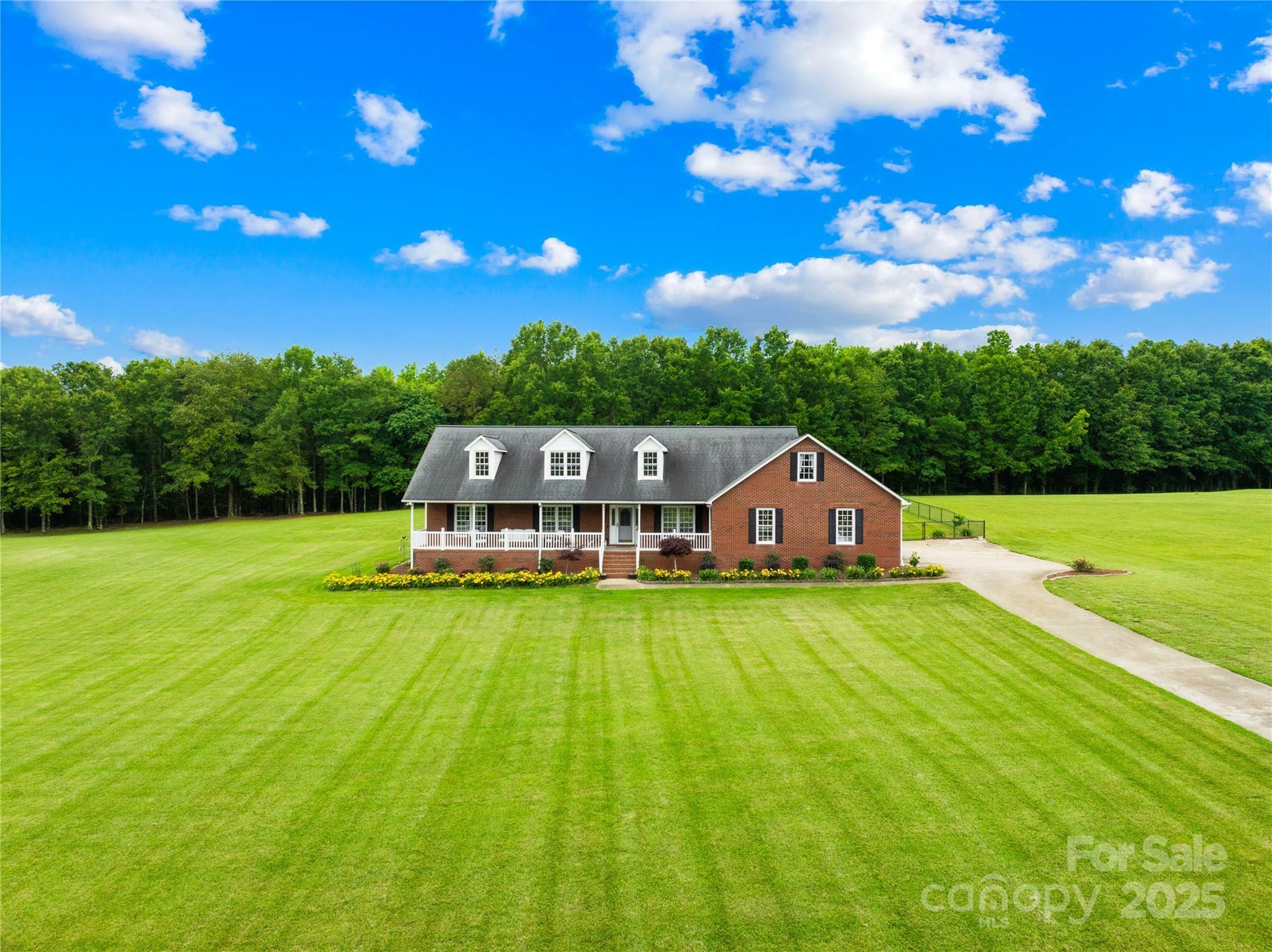 Property Photo: 106 Laren Road NC 28152