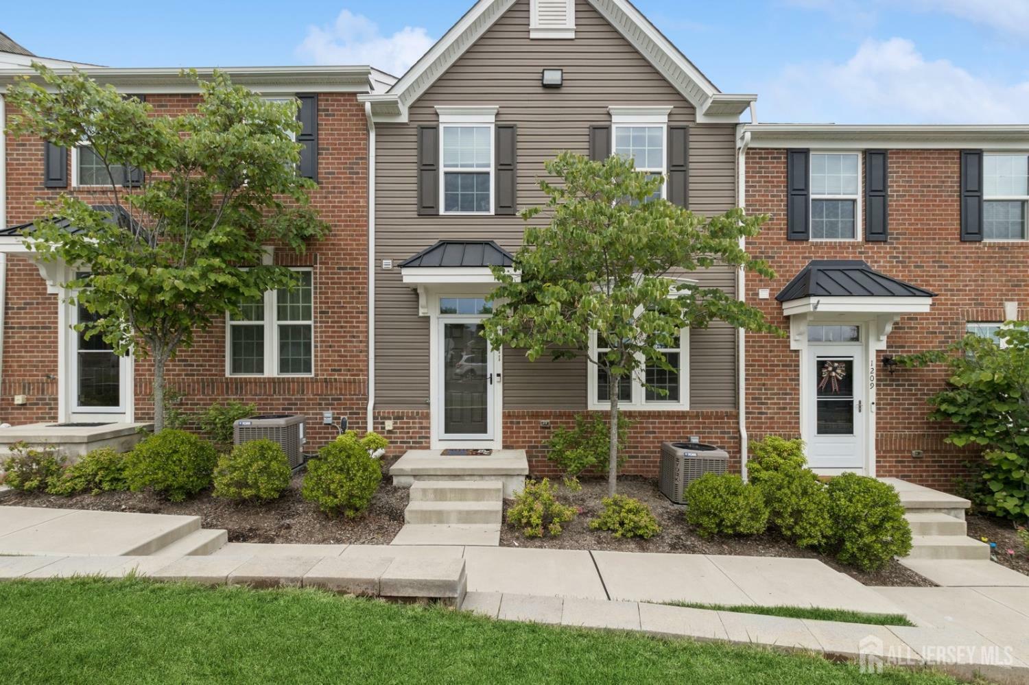 Property Photo:  